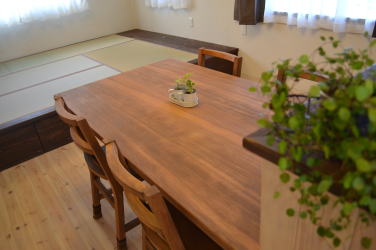 �O�d���鎭�s�̵��ް�Ƌ�E���ް���݂�calmfurniture�ߓ��Ƌ�z���C�ނ̃I�[�_�[�_�C�j���O�e�[�u��